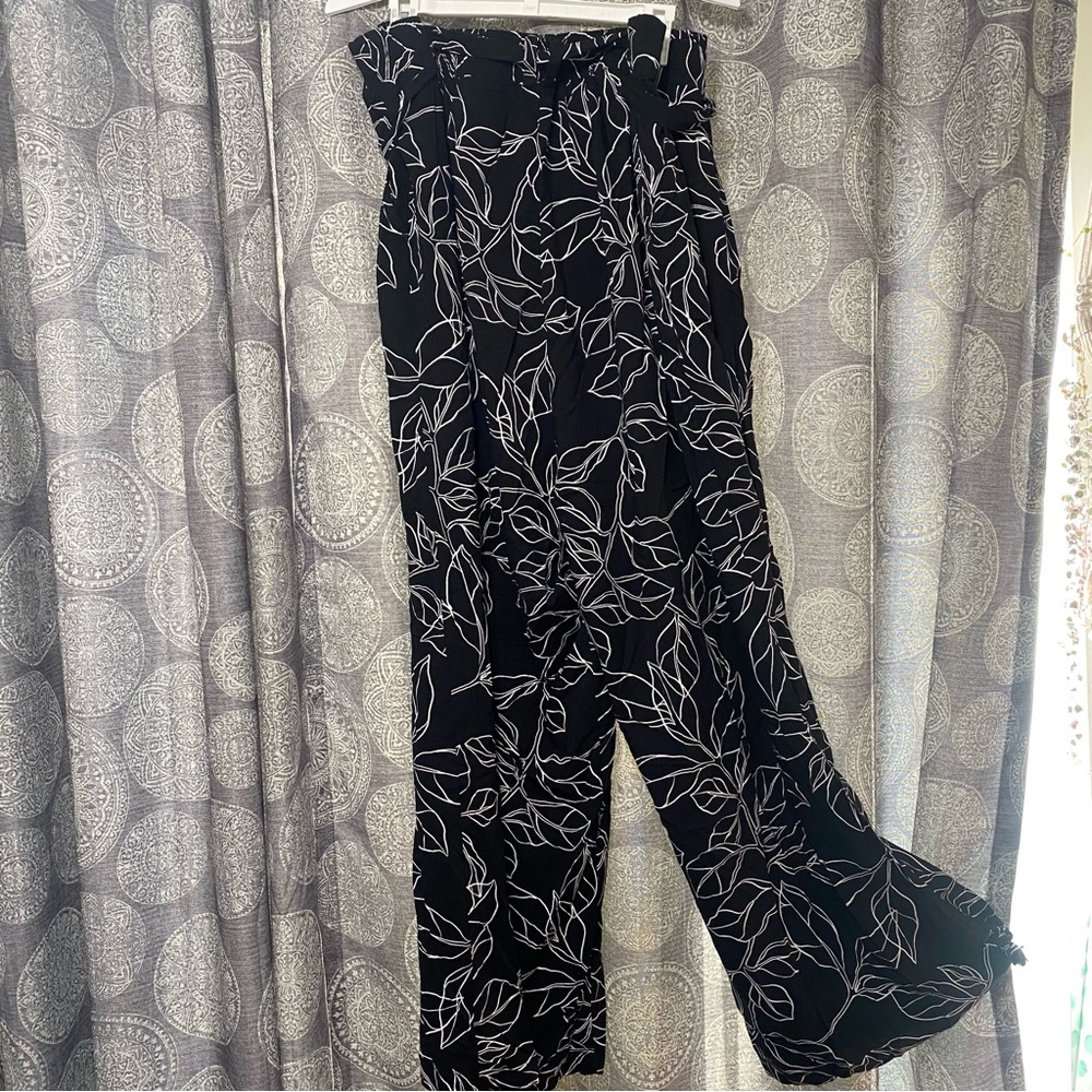Torrid floral flowy pants